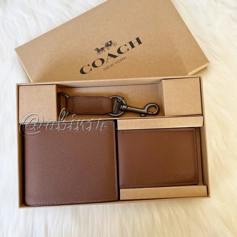 New in Box Coach Gift Boxed 3 in 1 Leather Wallet Key Fob Set